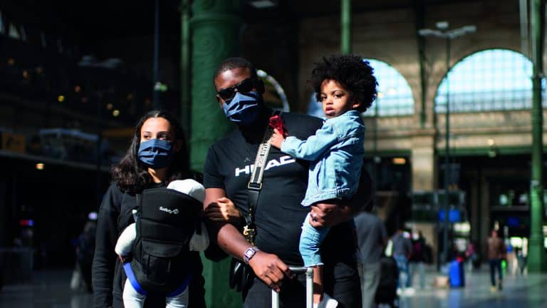 Marvin Bonheur Pays Tribute to Travelers at the Gare du Nord