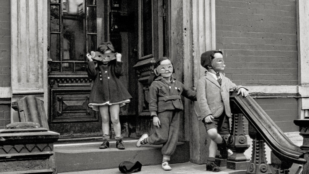 Rencontres d’Arles 2019 : Le petit théâtre d’Helen Levitt