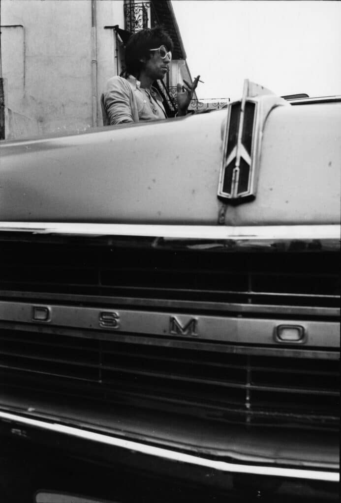 Photo de Keith Richards et son Oldsmobile par Dominique Tarlé en 1971