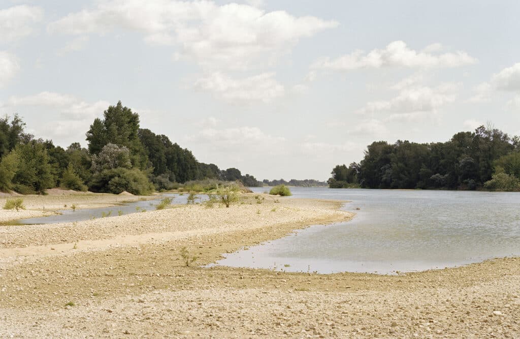 Between Amboise, Indre-et-Loire and Chaumont-sur-Loire, Loir-et-Cher, 2001 © Thibaut Cuisset, Courtesy Galerie Les filles du calvaire / ADAGP, Paris, 2021