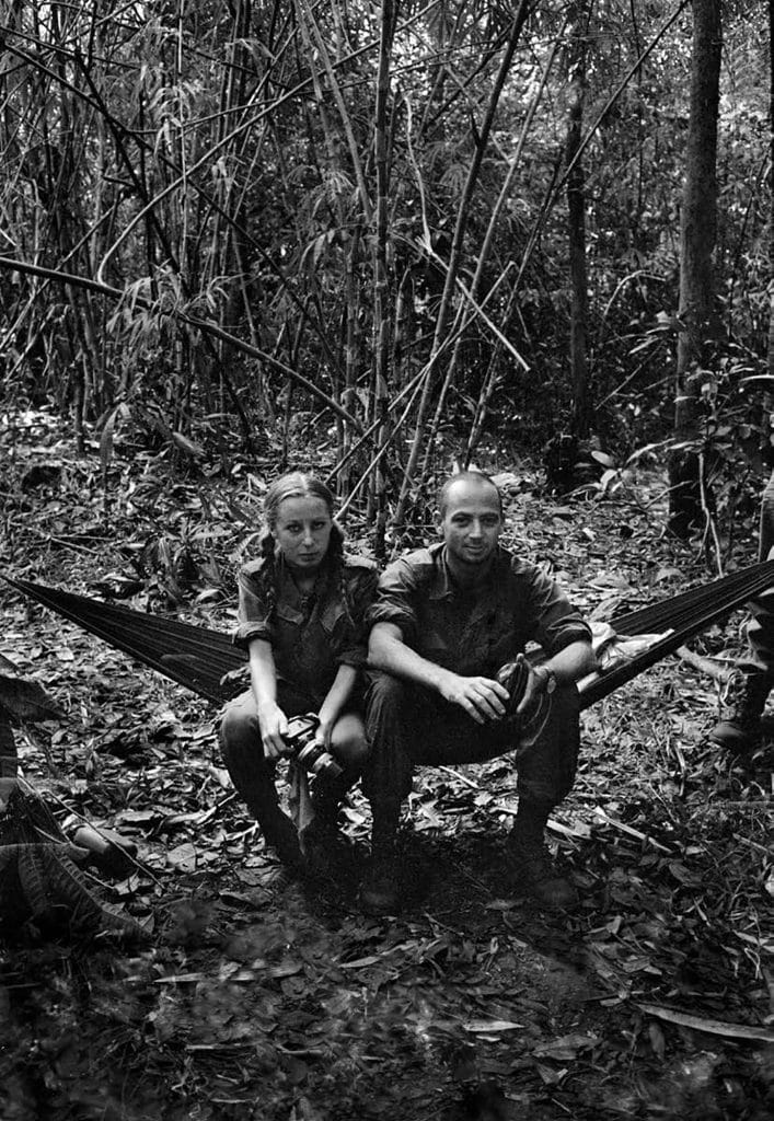 Photo Catherine Leroy and a US soldier on a break