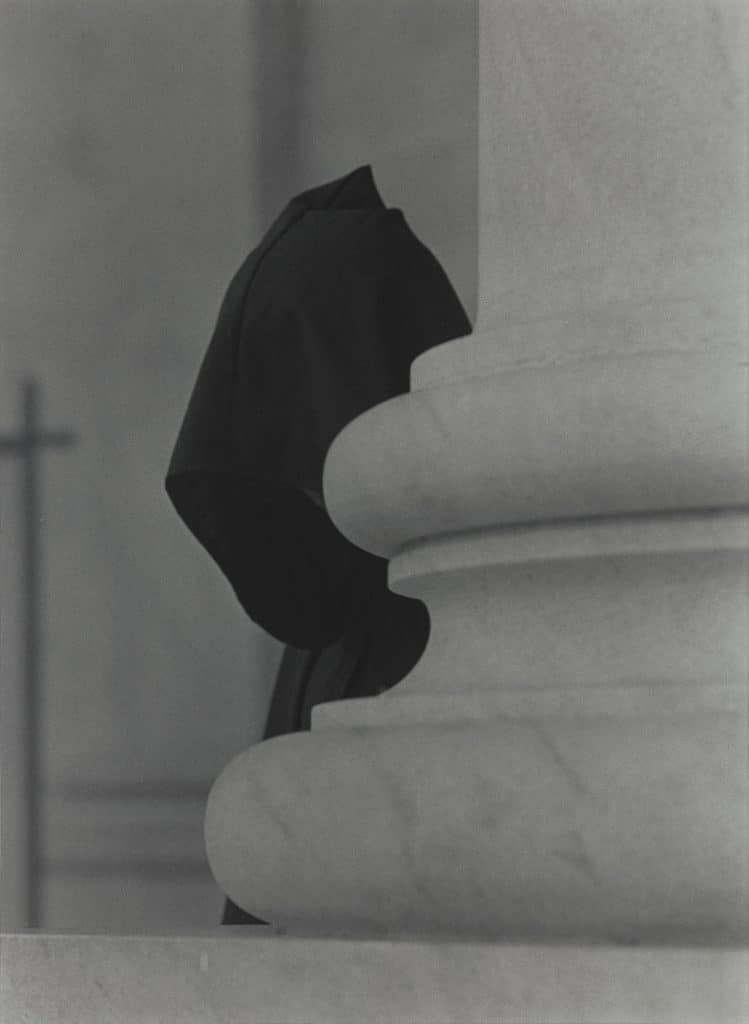 Roy DeCarava, Protester behind pillar, 1975 © The Estate of Roy DeCarava. All rights reserved. Courtesy of the artist and David Zwirner