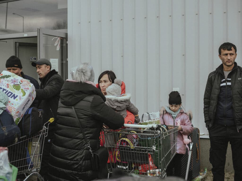 At the transfer point in Korczowa, Poland. March 2, 2022 © Ismail Ferdous / VU’ for Blind