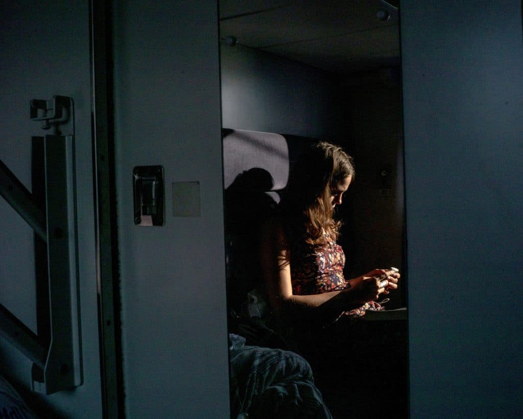 Young woman in the train to western Ukraine from Kyiv central station, February 26, 2022. © Rafael Yaghobzadeh