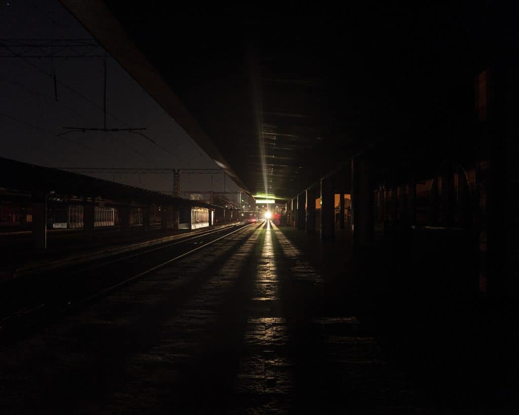 A train arrives at the platform in Kyiv's central station on March 23, 2022. © Rafael Yaghobzadeh