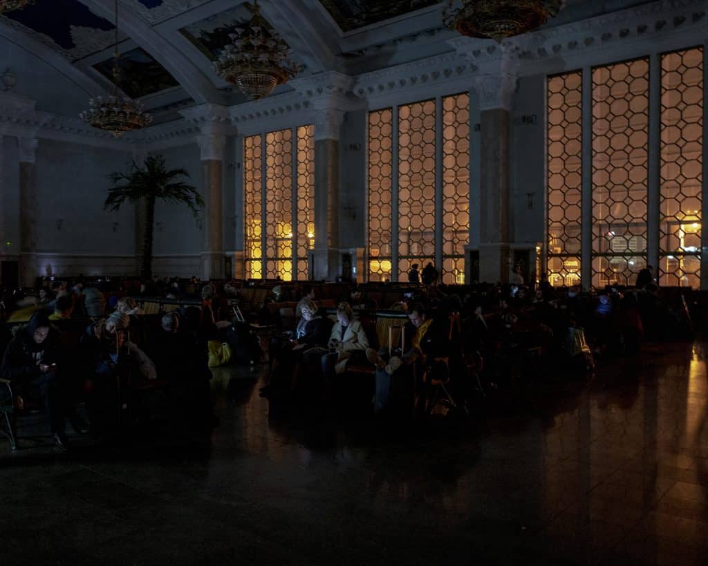 Ukrainians in a waiting room where electricity was cut off for security reasons in Kyiv's central railway station, February 26, 2022. © Rafael Yaghobzadeh