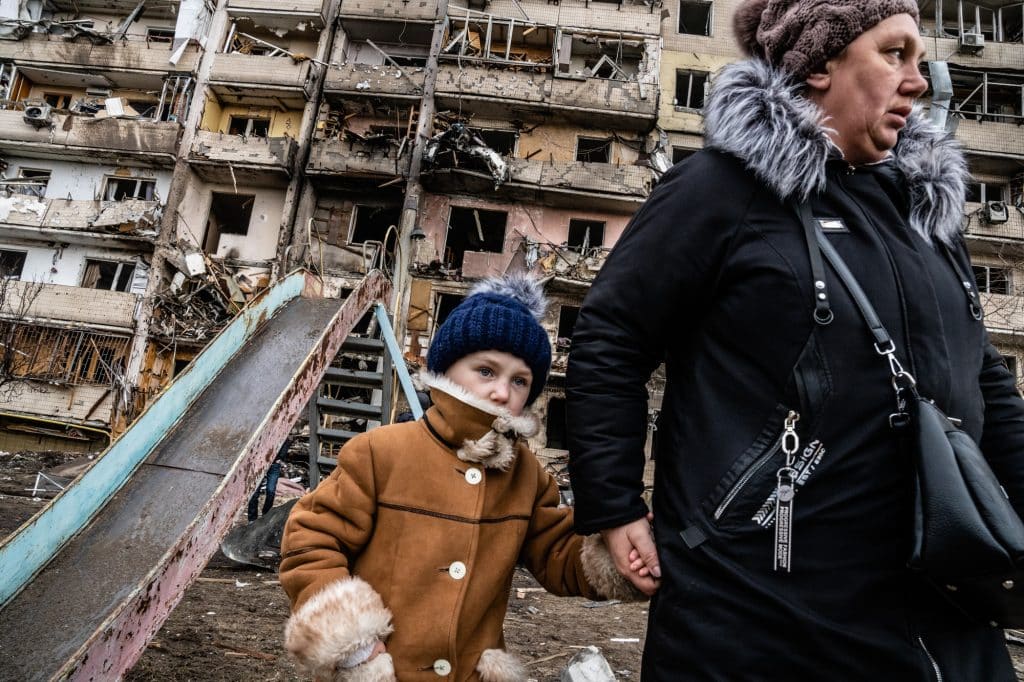 Kyiv, Ukraine, vendredi 25 février 2022. Certains quartiers de la ville ont été touchés par des attaques aériennes. © Timothy Fadek / Redux