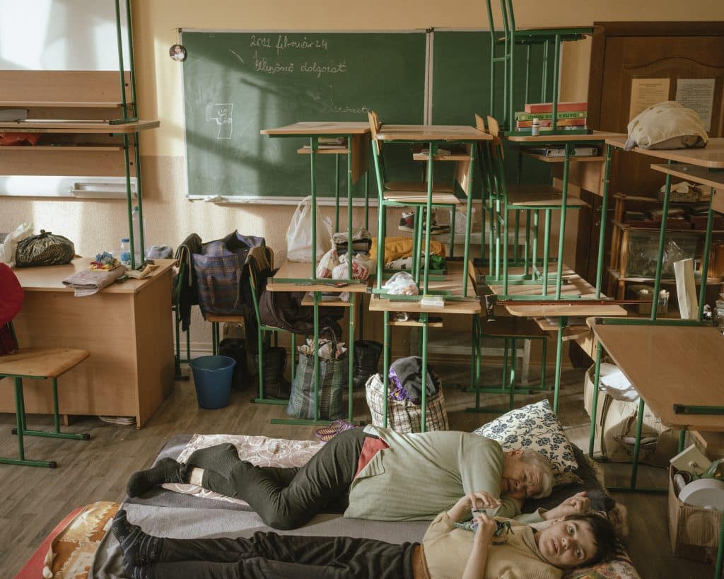 Une école transformée en un abri de fortune pour les réfugiés, à Chop, en Ukraine. 15 mars 2022 © Ismail Ferdous / Agence VU’ pour Blind