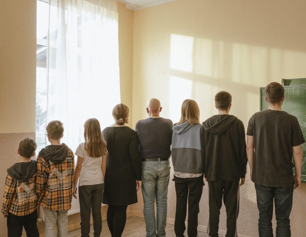 Mykhailo with his wife and seven children from Donetsk. March 15, 2022 © Ismail Ferdous / Agence VU' for Blind