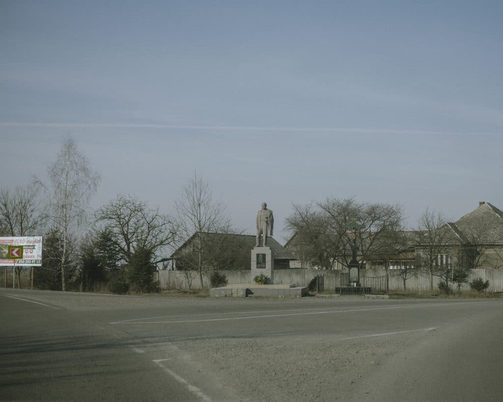 The entrance to the city Chop, where stands a statue of Taras Shevchenko. March 15, 2022 © Ismail Ferdous / Agence VU' for Blind