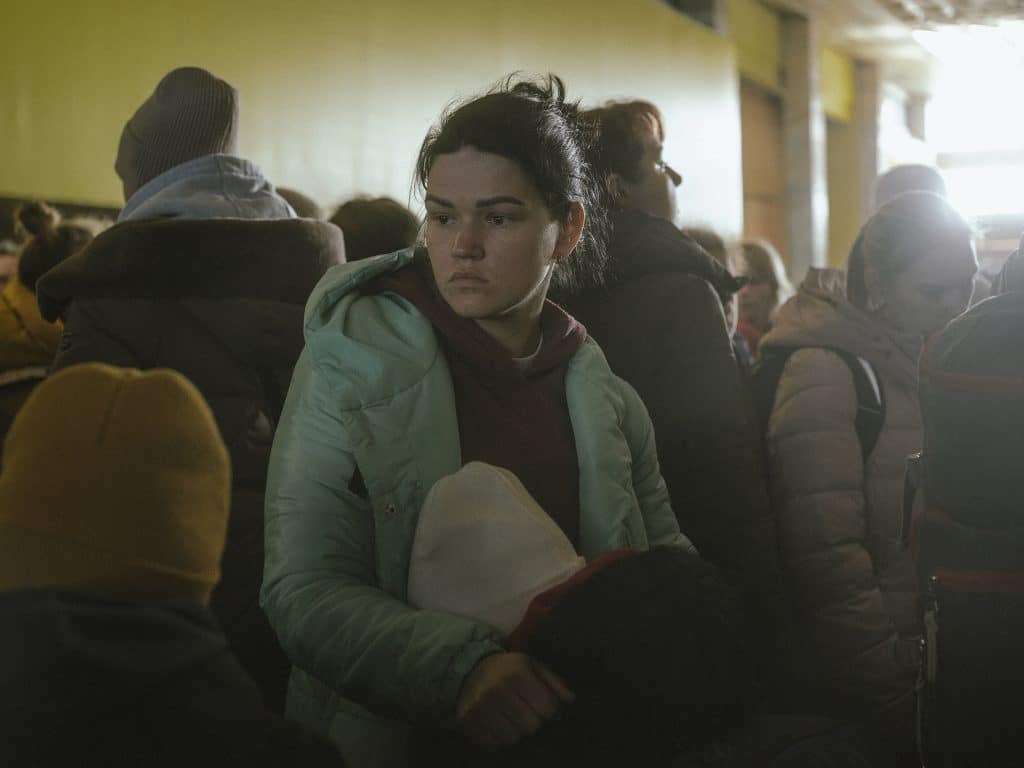 Victoria arrived at the train station of Chop in Ukraine. She fled from Kryvyi Rih with her only son and her husband stayed back who is now working in territory defenses of Ukraine. Her city is been bombed by the Russian planes. Chop, Ukraine. March 15 2022 © Ismail Ferdous / Agence VU' for Blind