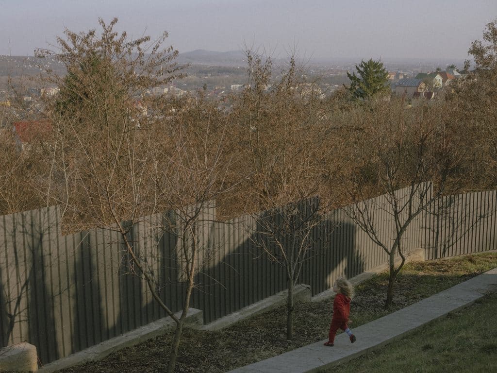 A girl in Uzhhorod. March 17, 2022 © Ismail Ferdous / Agence VU' for Blind