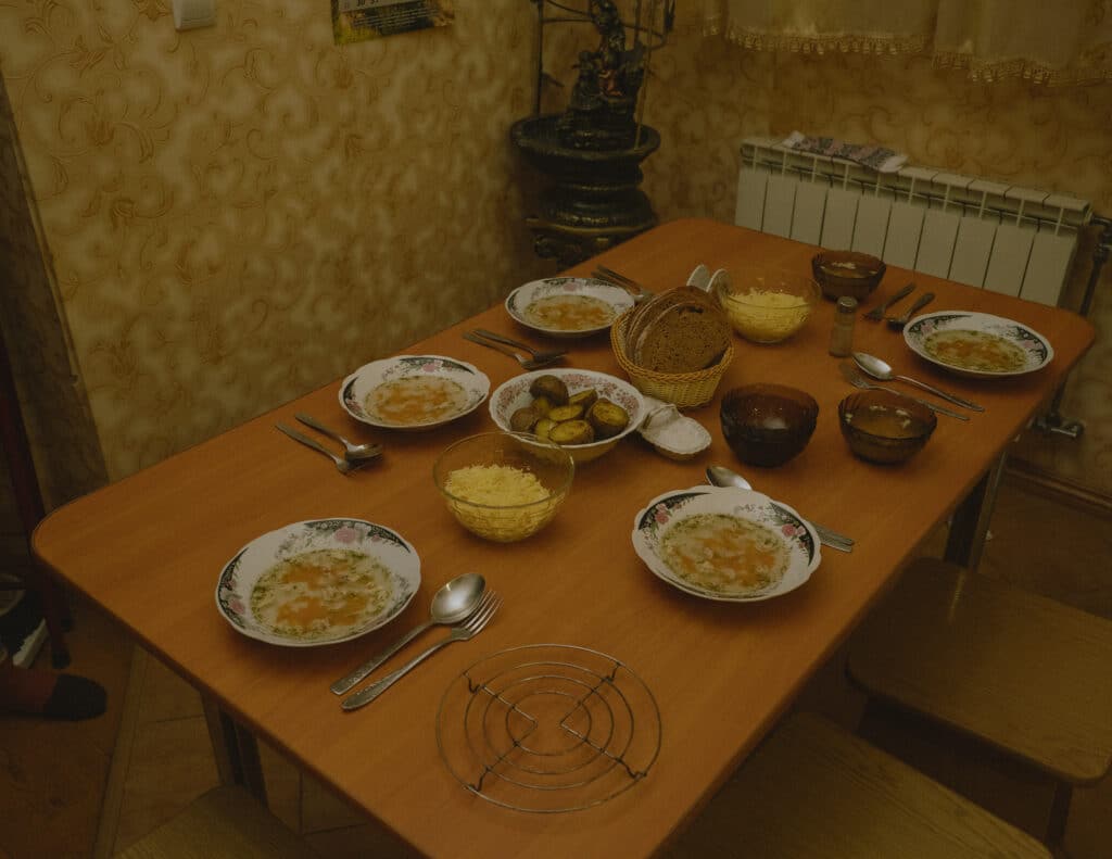 Le dîner d'adieu organisé par Olga. © Ismail Ferdous / VU' pour Blind
