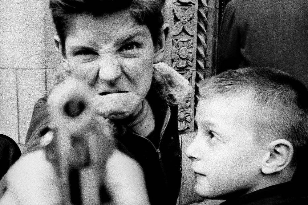 Guns, New York, 1955 © William Klein