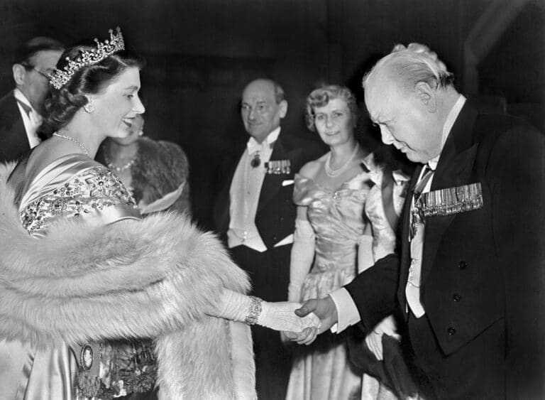 March 23, 1950 The Princess Elizabeth of Great Britain greets Winston Churchill at a Guildhall reception, in London. - From a string of US presidents to Lady Gaga, Queen Elizabeth II met leading political and artistic personalities from around the globe during her record-breaking time on the throne. Some were despised dictators, others world-famous guitarists she made polite conversation with. Regardless of the personalities, she always kept her composure. © AFP