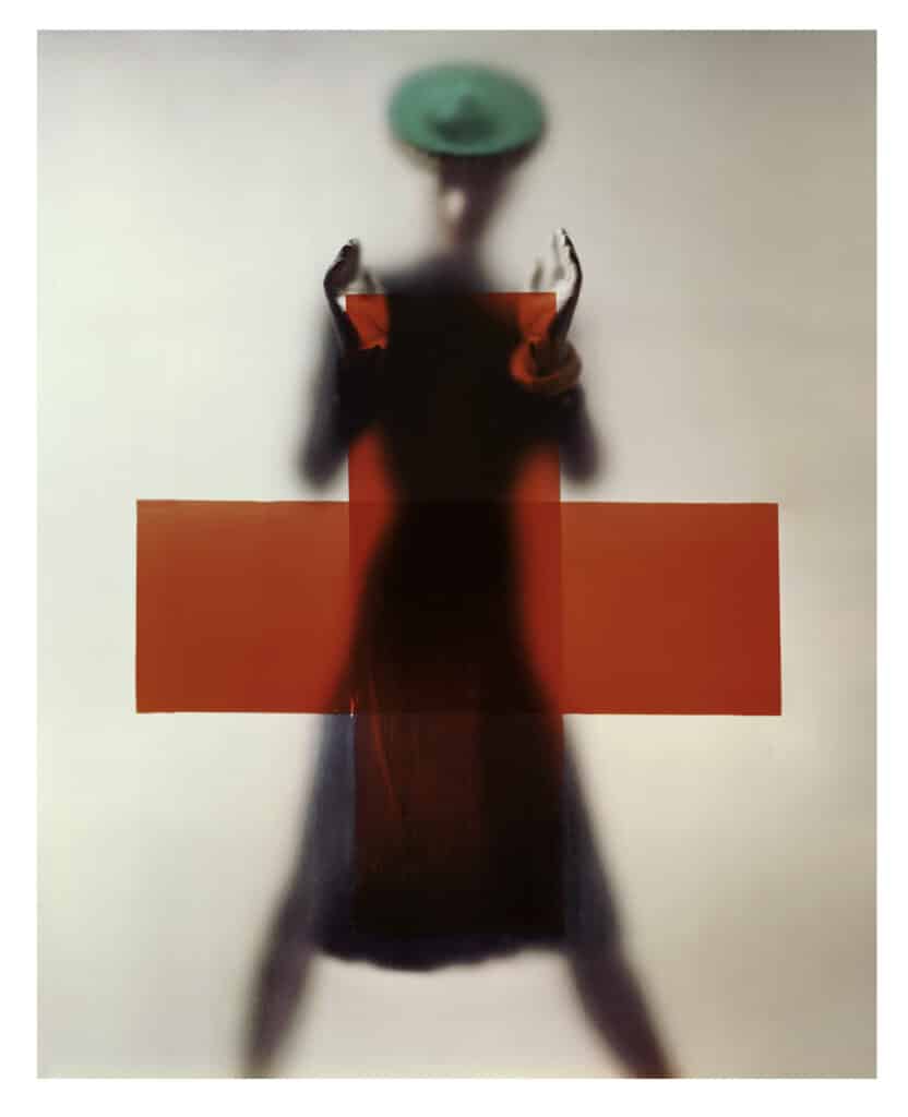 Red Cross (Croix rouge), variante d'une photographie pour Vogue US mars 1945 New-York, 1945. © The Estate of Erwin Blumenfeld 2022