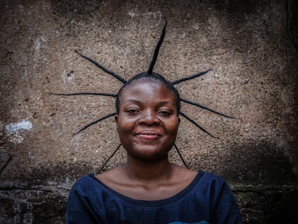 Bukavu, DRC, May 2020. A woman poses with her traditional hairstyle in the eastern Congolese city of Bukavu during Coronavirus confinement. © Raissa Rwizibuka Karama for Fondation Carmignac