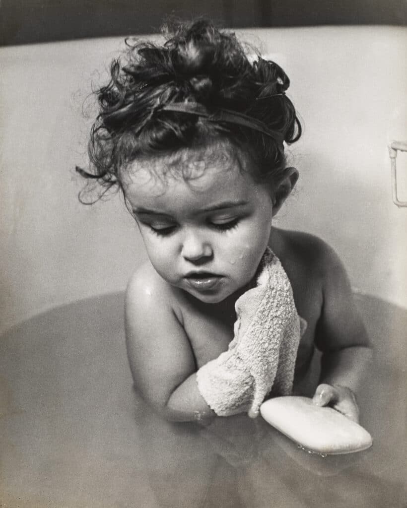Child at the bathroom, Ergy Landau studio, 1930s © Ergy Landau