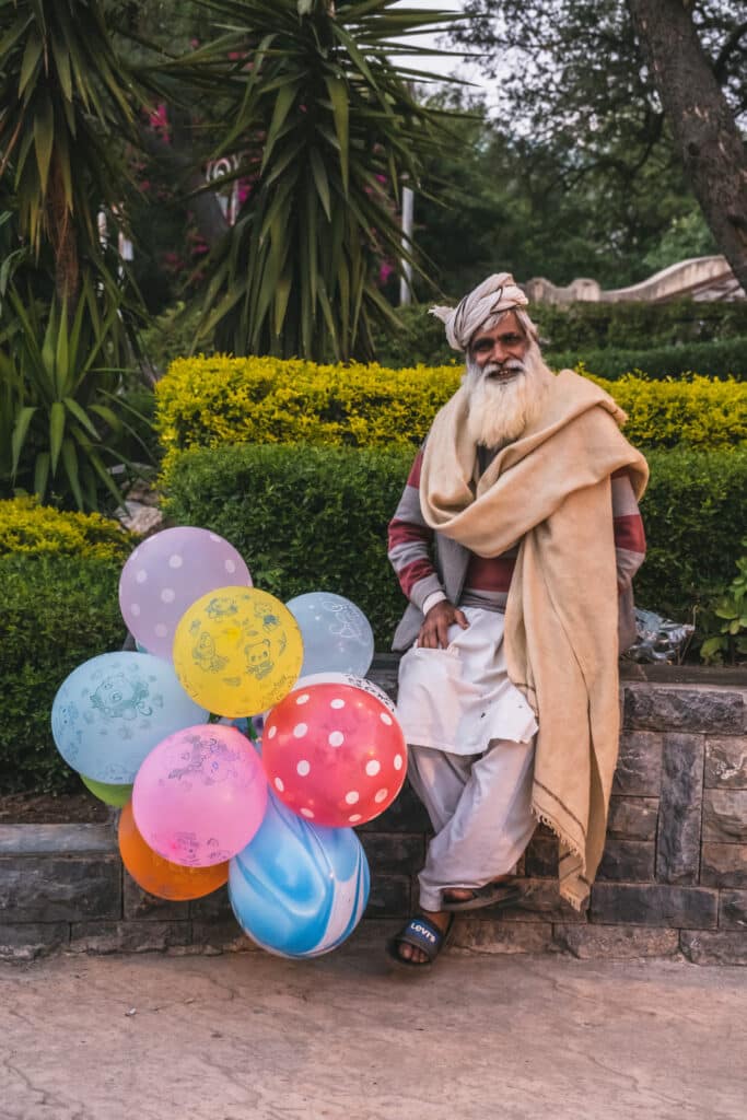 Vendeur de ballons, Islamabad. © Gauthier Digoutte