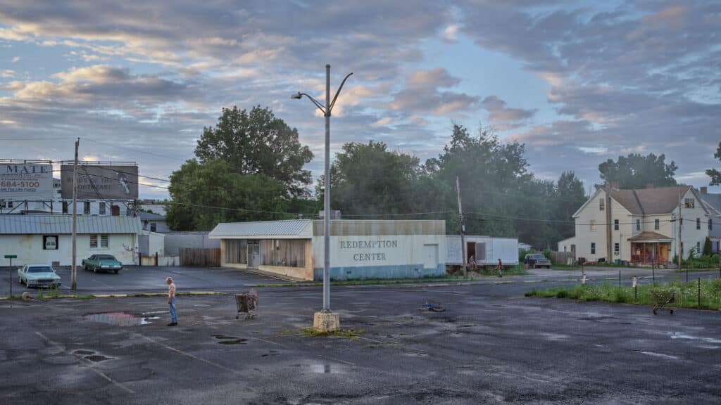 Gregory Crewdson. Redemption Center, série An Eclipse of Moths, épreuve pigmentaire, 2018-2019. Avec l’aimable autorisation de l’artiste.