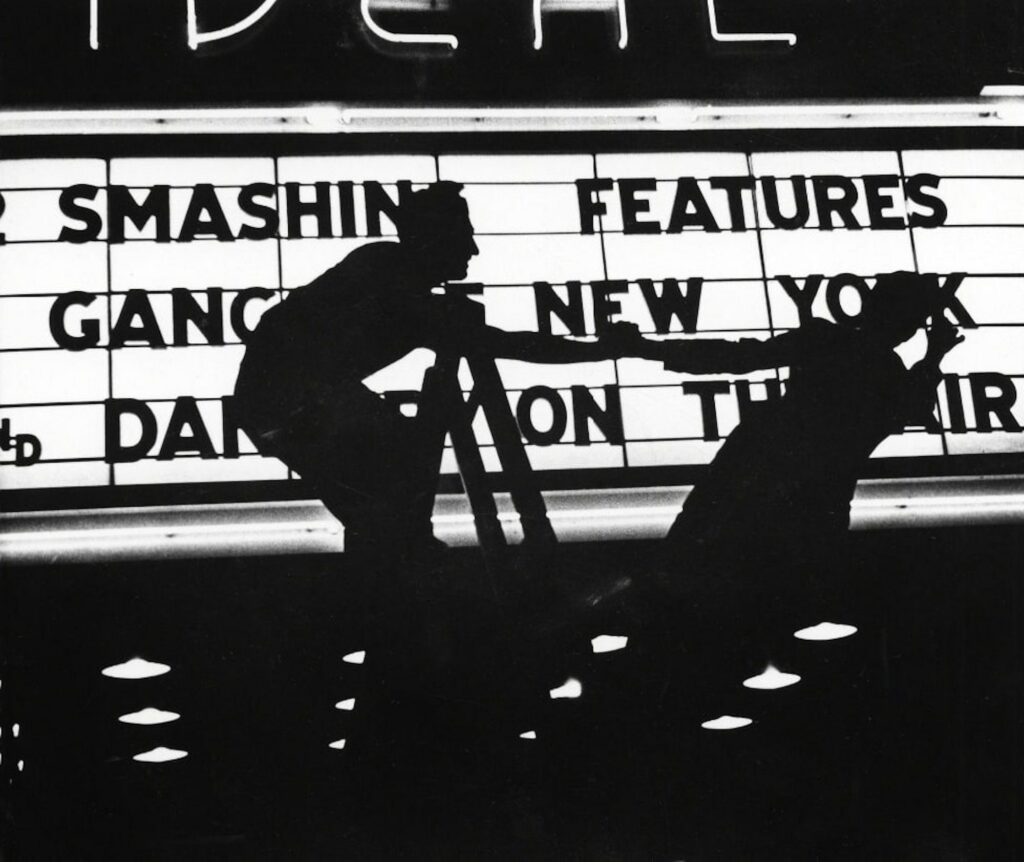 Louis Faurer, Ideal Cinema, Philadelphia, Pa., 1937. © Estate of Louis Faurer, Courtesy Howard Greenberg Gallery, Courtesy les Douches la Galerie, Paris