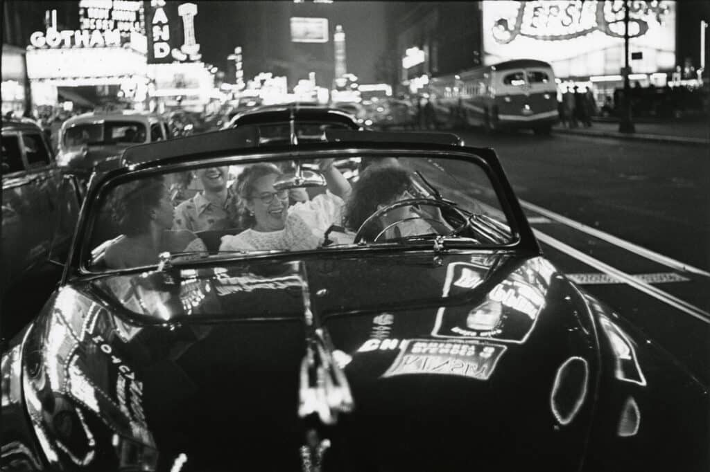 Louis Faurer, Broadway Convertible, New York, NY, 1949-50. © Estate of Louis Faurer: Courtesy Deborah Bell Gallery : Courtesy les Douches la Galerie, Paris