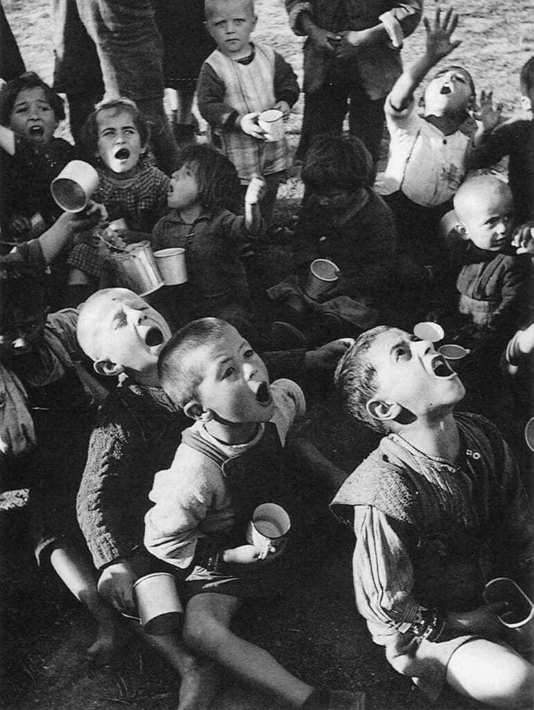 Enfants grecs affamés © David Seymour-Magnum Photos