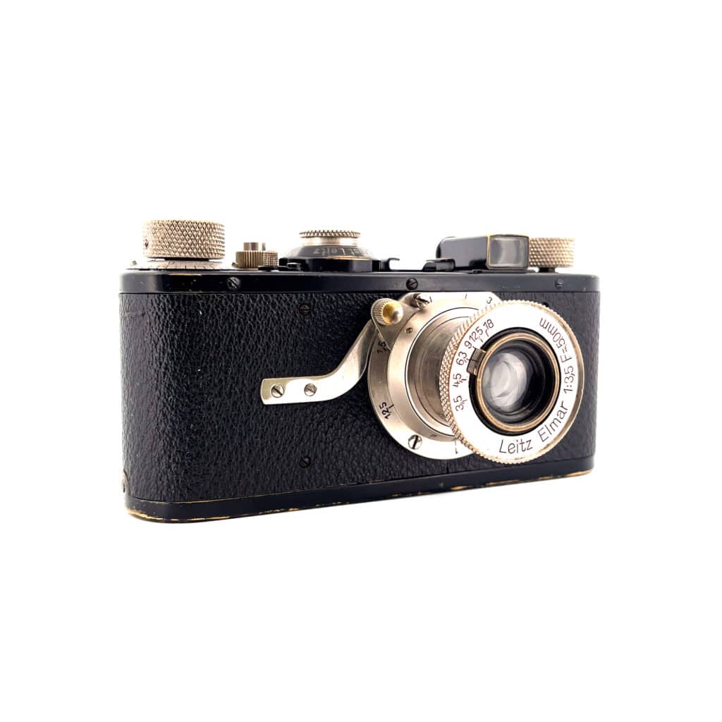 Leica III, Allemagne 1934. Le Leica III est la première caméra à résumer tous les éléments essentiels qui seront la signature de Leica dans toutes les caméras suivantes. © 99 Cameras Club