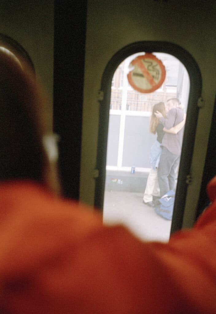Railway Kisses (just engaged) ©Tom Wood courtesy galerie Sit Down