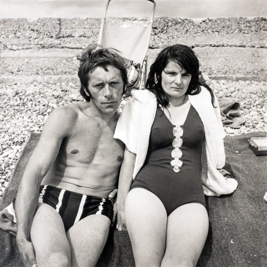 On the beach, South coast of England. ©Tom Wood, avec l'aimable autorisation de la galerie Sit Down.