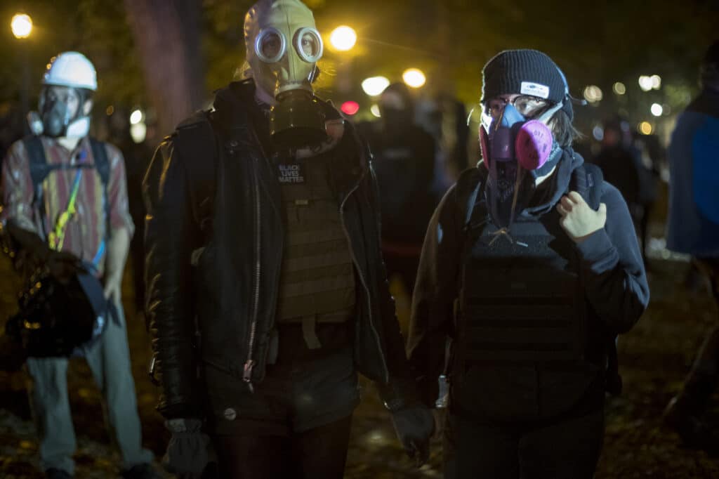 Portland police and federal forces clashed with a group of several hundred demonstrators, in the evening of Sept. 24. Several arrests were made and no significant injuries were reported, but many people struggled to breathe, and coughed from the smoke and irritants. Over a hundred consecutive nights of protests have occurred in Portland since the Minneapolis police killing of George Floyd in late May, with a brief pause for smoke from wildfires that enveloped the region. Portland, Oregon: September 27, 2020. © Alan Chin