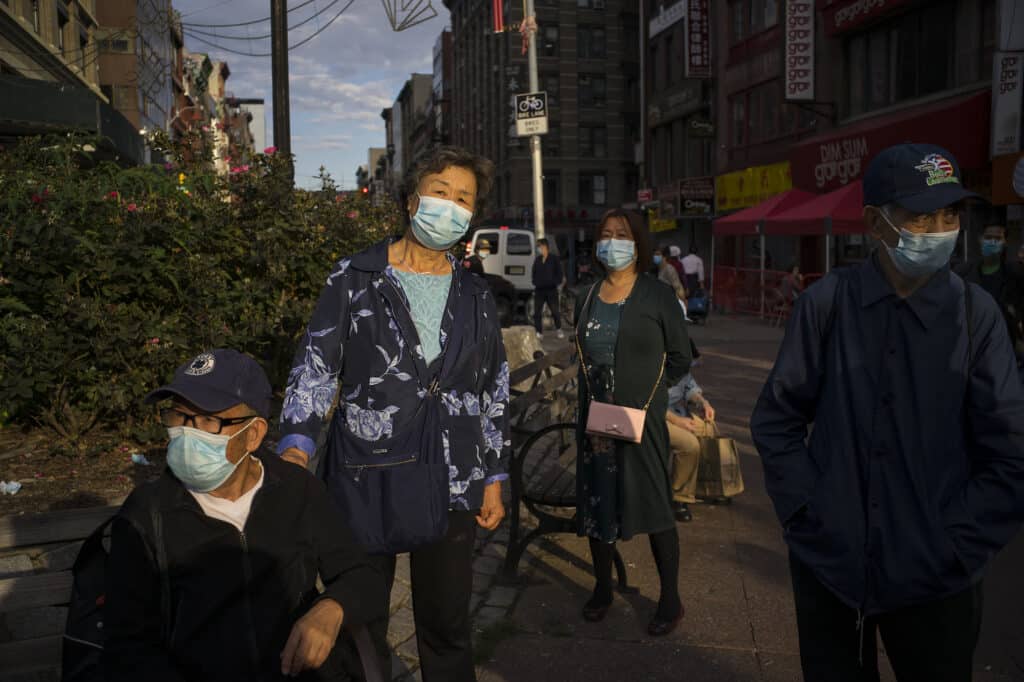 Chinatown : Avec la réouverture des commerces et le retour de la vie dans les rues, les habitants de Chinatown évaluent lentement les effets de la pandémie. New York, New York, 1er octobre 2020. © Alan Chin