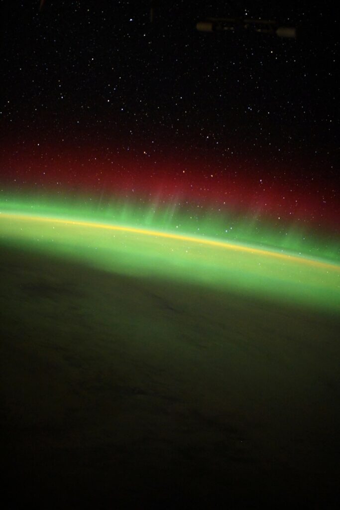 Aurore du dimanche © La Terre entre nos mains, Flammarion / ESA/NASA Thomas Pesquet