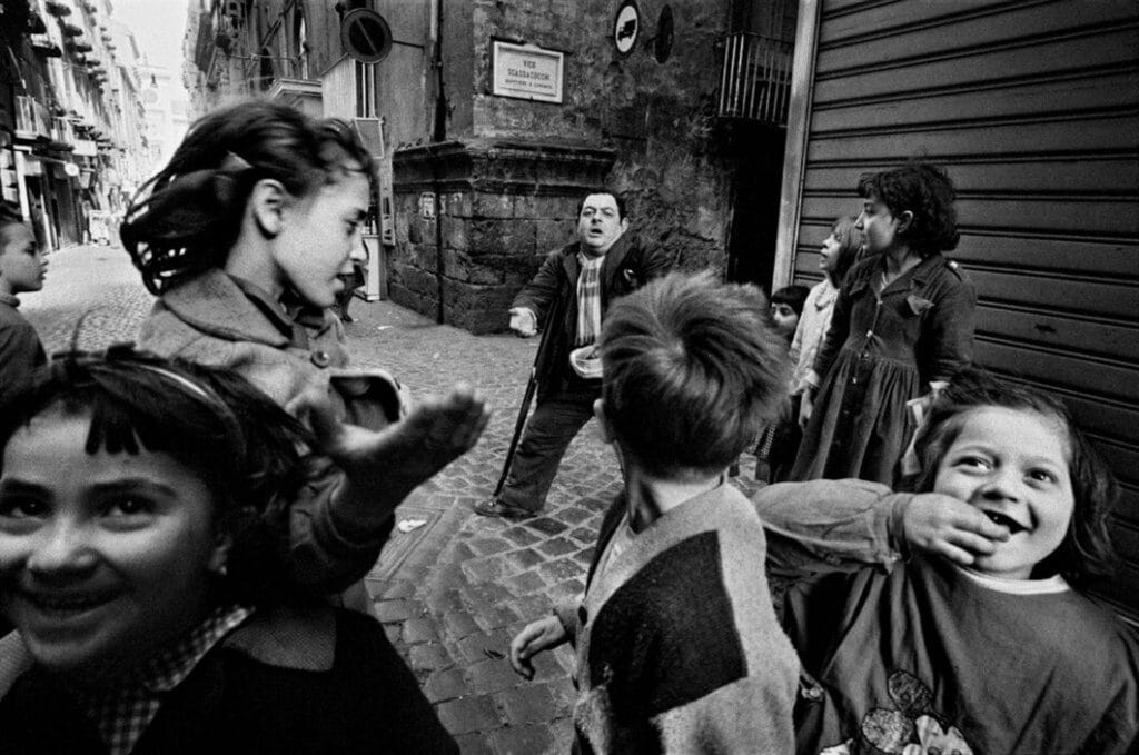 Les Italiens © Bruno Barbey