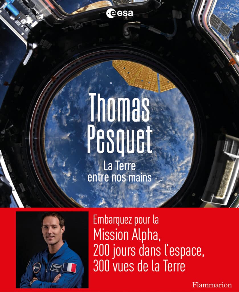 Couverture La Terre entre nos mains, Flammarion / ESA/NASA Thomas Pesquet