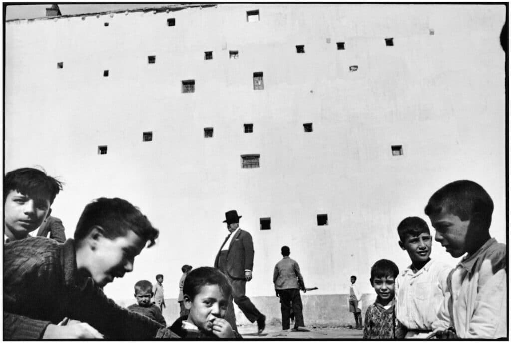 Henri Cartier-Bresson Photographe © Henri Cartier-Bresson, Delphine & Co