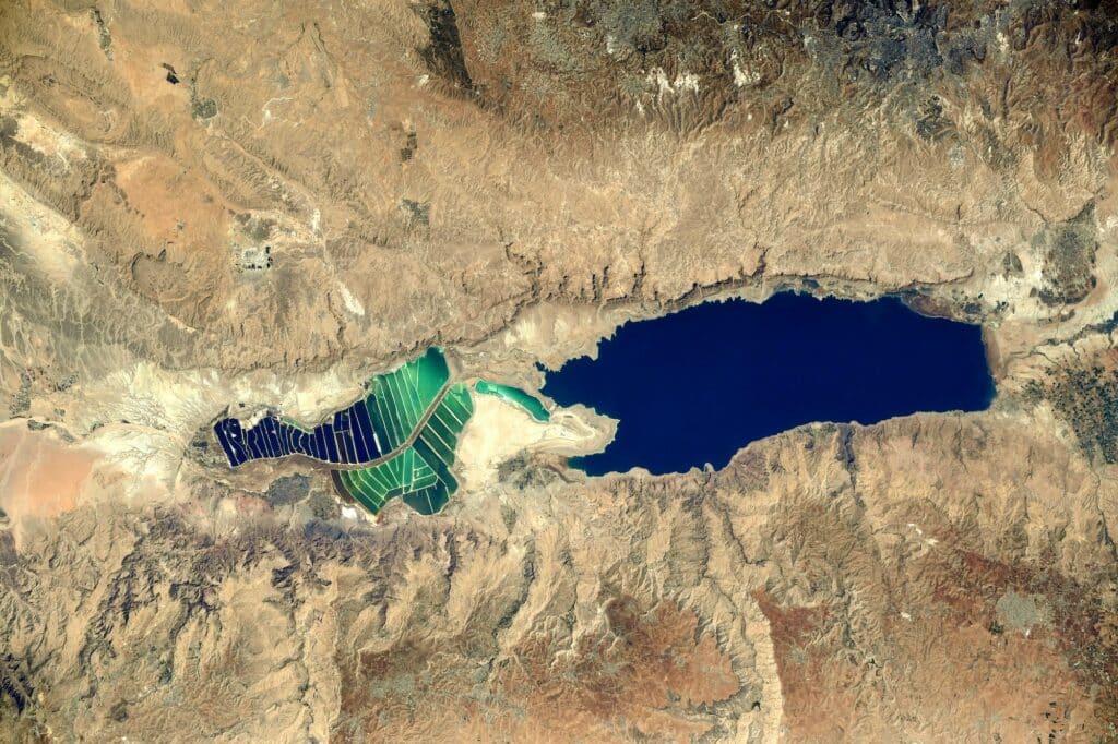 Mer Morte, entre Israël, la Palestine et la Jordanie © La Terre entre nos mains, Flammarion / ESA/NASA Thomas Pesquet