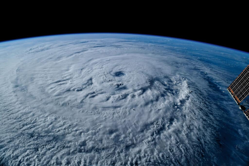 Ouragan Larry © La Terre entre nos mains, Flammarion / ESA/NASA Thomas Pesquet