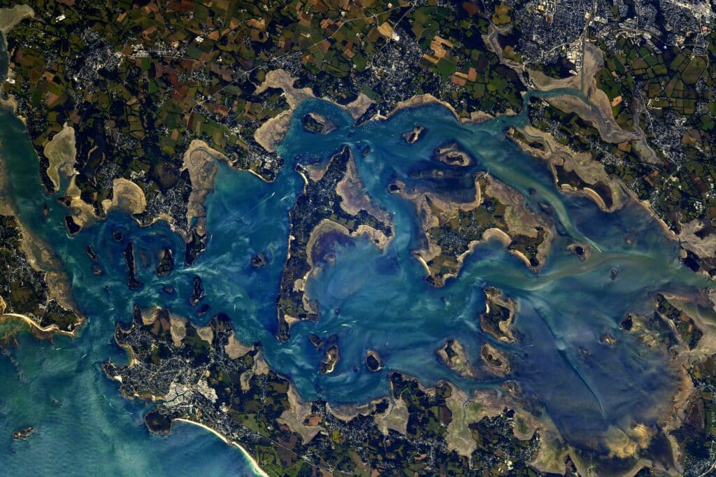 Gulf of Morbihan, France © La Terre entre nos mains, Flammarion / ESA/NASA Thomas Pesquet