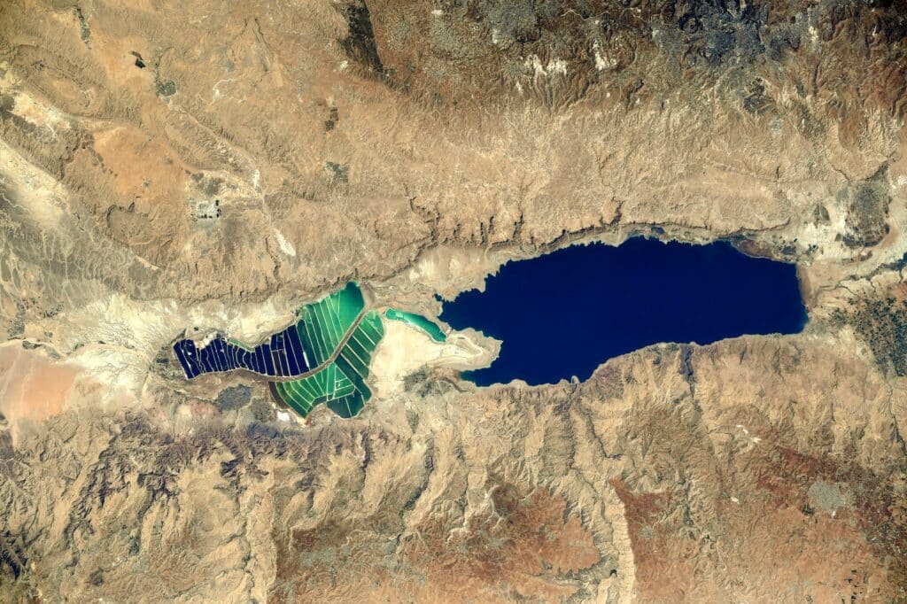 Dead Sea, between Israel, Palestine and Jordan © La Terre entre nos mains, Flammarion / ESA/NASA Thomas Pesquet