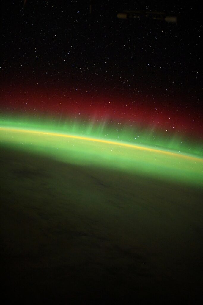 Sunday dawn © La Terre entre nos mains, Flammarion / ESA/NASA Thomas Pesquet
