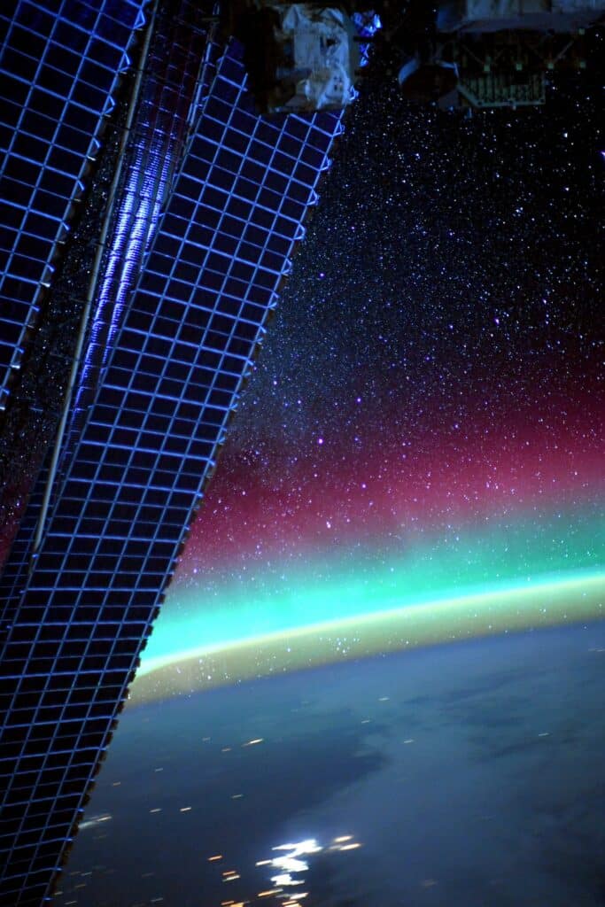 Aurora colors © La Terre entre nos mains, Flammarion / ESA/NASA Thomas Pesquet