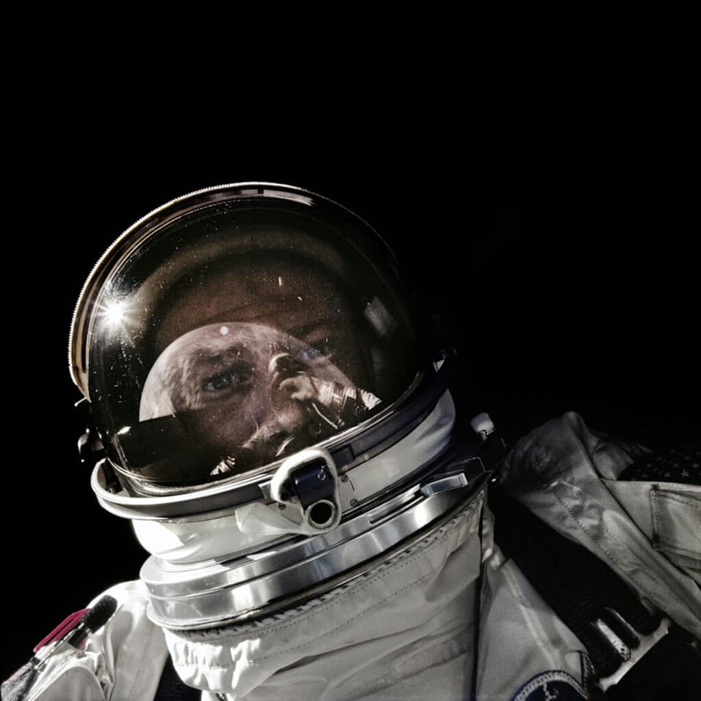 November 11-15, 1966. Hasselblad SWC 70 mm. Lens 38 mm F/4.5 by Buzz Aldrin, NASA Ref : S66-62922. The first selfies in space. Aldrin holds his camera on the open hatch with his left hand and takes a series of pictures of himself, using the wide-angle lens of the Hasselblad SWC. The convex reflection in his visor shows a large part of the Earth below and the Sun above. The nose of the capsule is also visible. © NASA_JSC_ASU_Andy Saunders