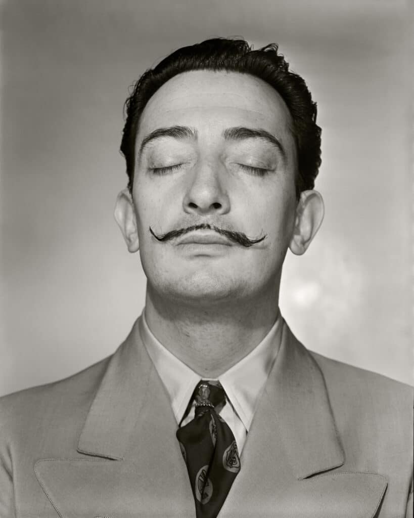 Salvador Dali, New York, 1943. Impression pigmentaire en noir et blanc. Impression ultérieure par la succession Horst P. Horst. © Avec l'aimable autorisation de la succession Horst P. Horst et de la galerie The Art Design Project