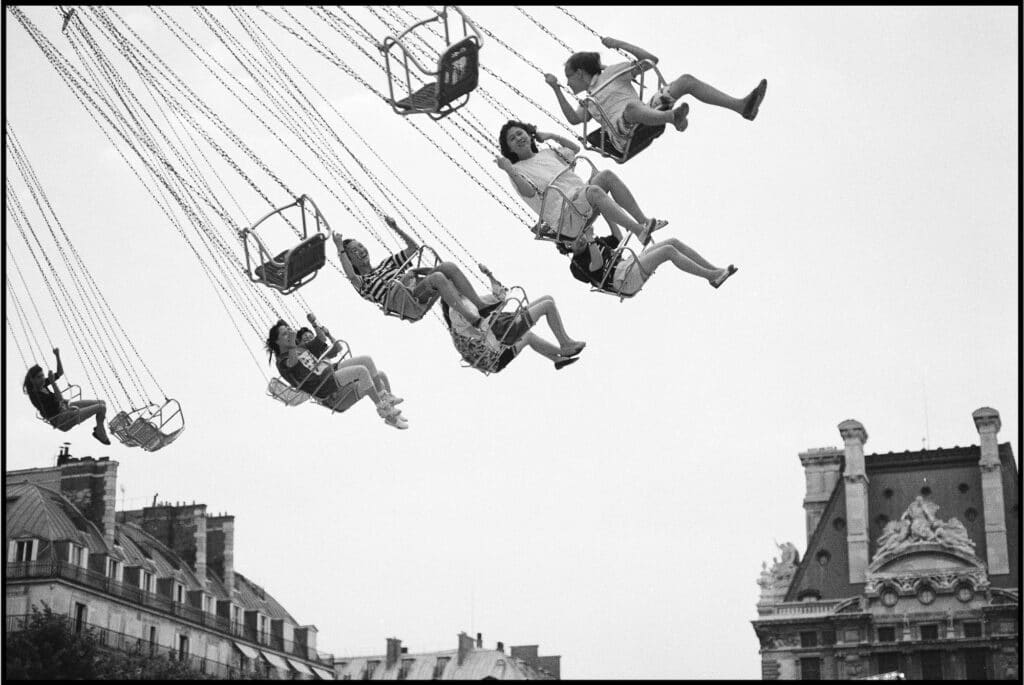 Swings in Paris, 1990 © Arthur Elgort