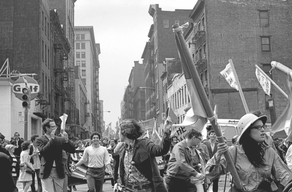 Marche anti-impérialisme, Lower East Side, 18 mai 1968. © Bev Grant
