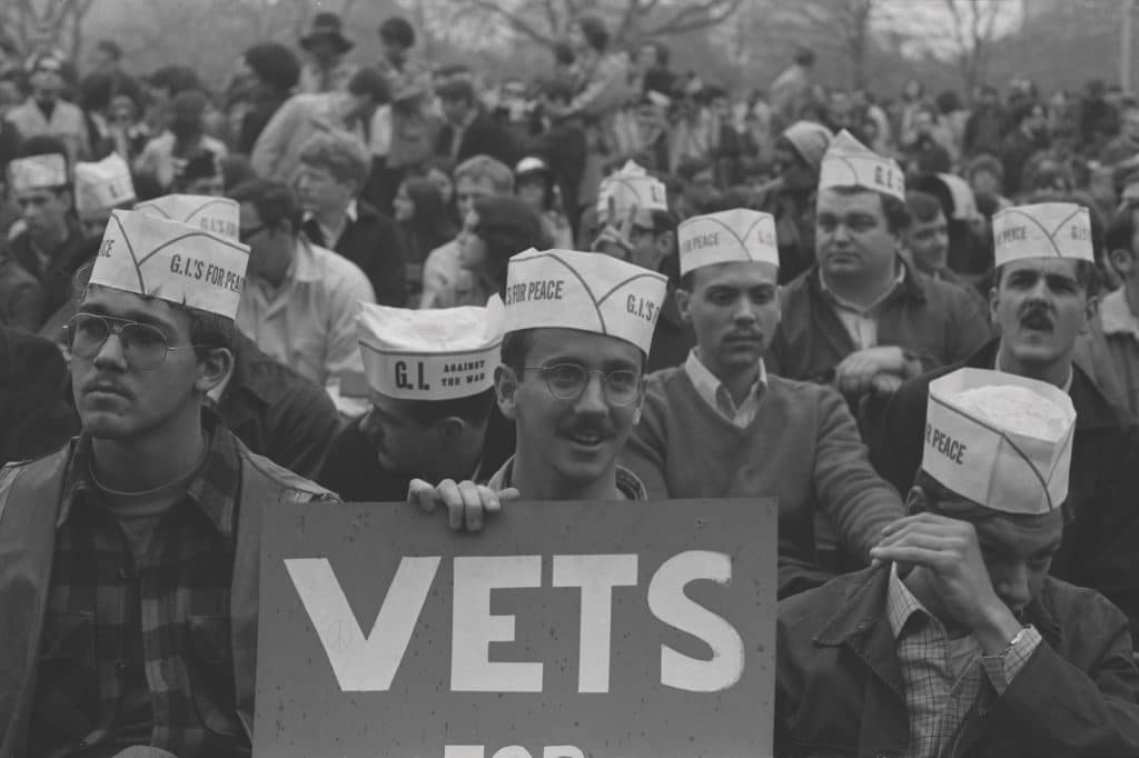 Les G.I. contre la guerre au Vietnam, Central Park, 27 avril 1968. © Bev Grant