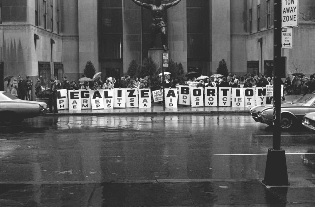 Centre Rockefeller, New York, mars 1968. © Bev Grant