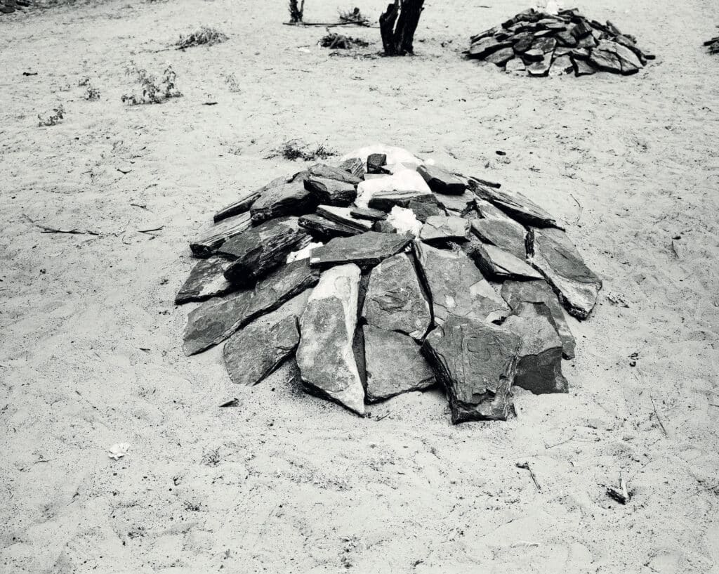 Unmarked grave, Platfontein, Cape Town. Johannesburg, Amsterdam. © Ractliffe, courtesy of Stevenson