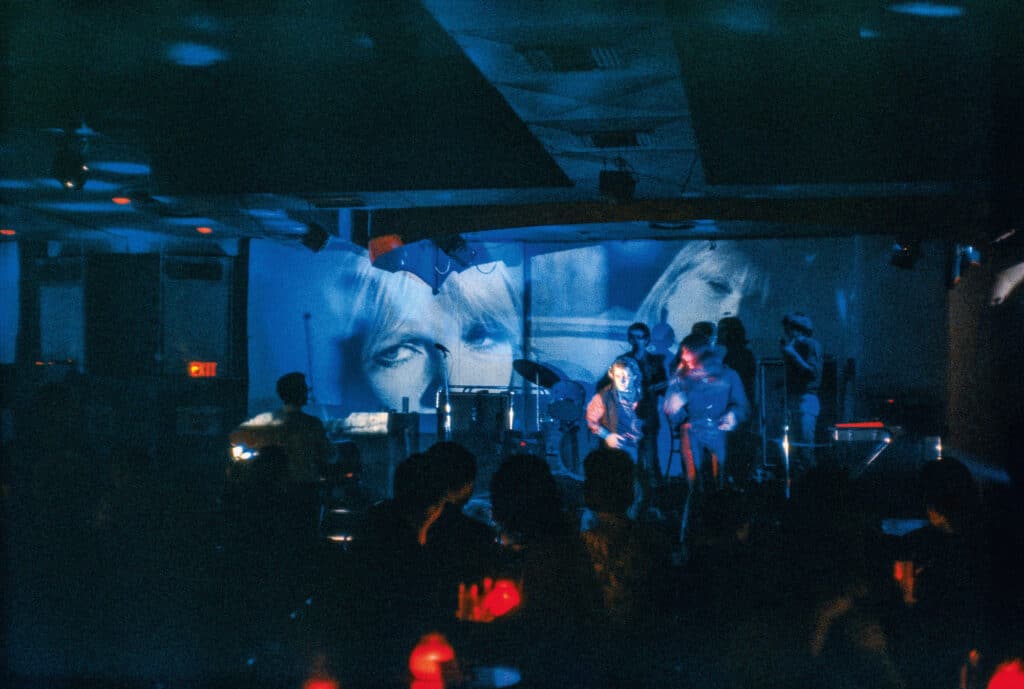 Warhol's Plastic Inevitable Show with the Velvet
Underground and Nico at the Trip in Los Angeles,
which was advertised as featuring “light shows and
curious movies,” May 1966. © Steve Schapiro